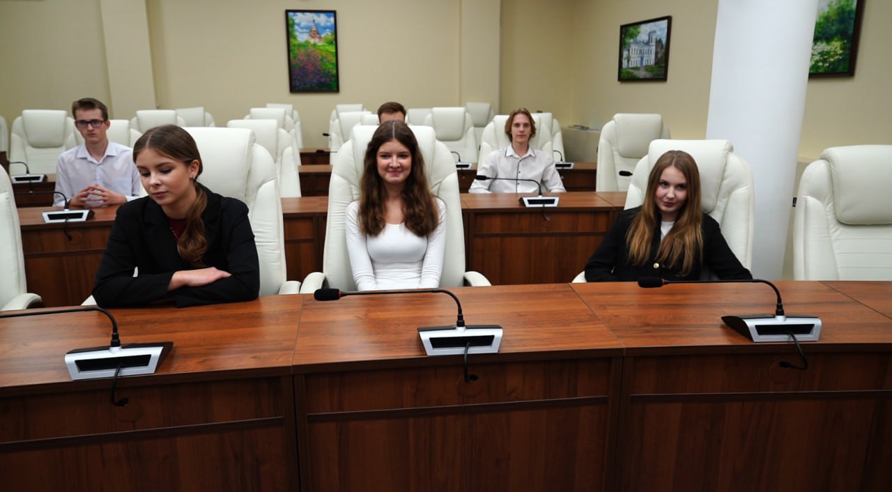 Школьники Долгопрудного примерили на себя роль госслужащих Школьники Долгопрудного примерили на себя роль госслужащих