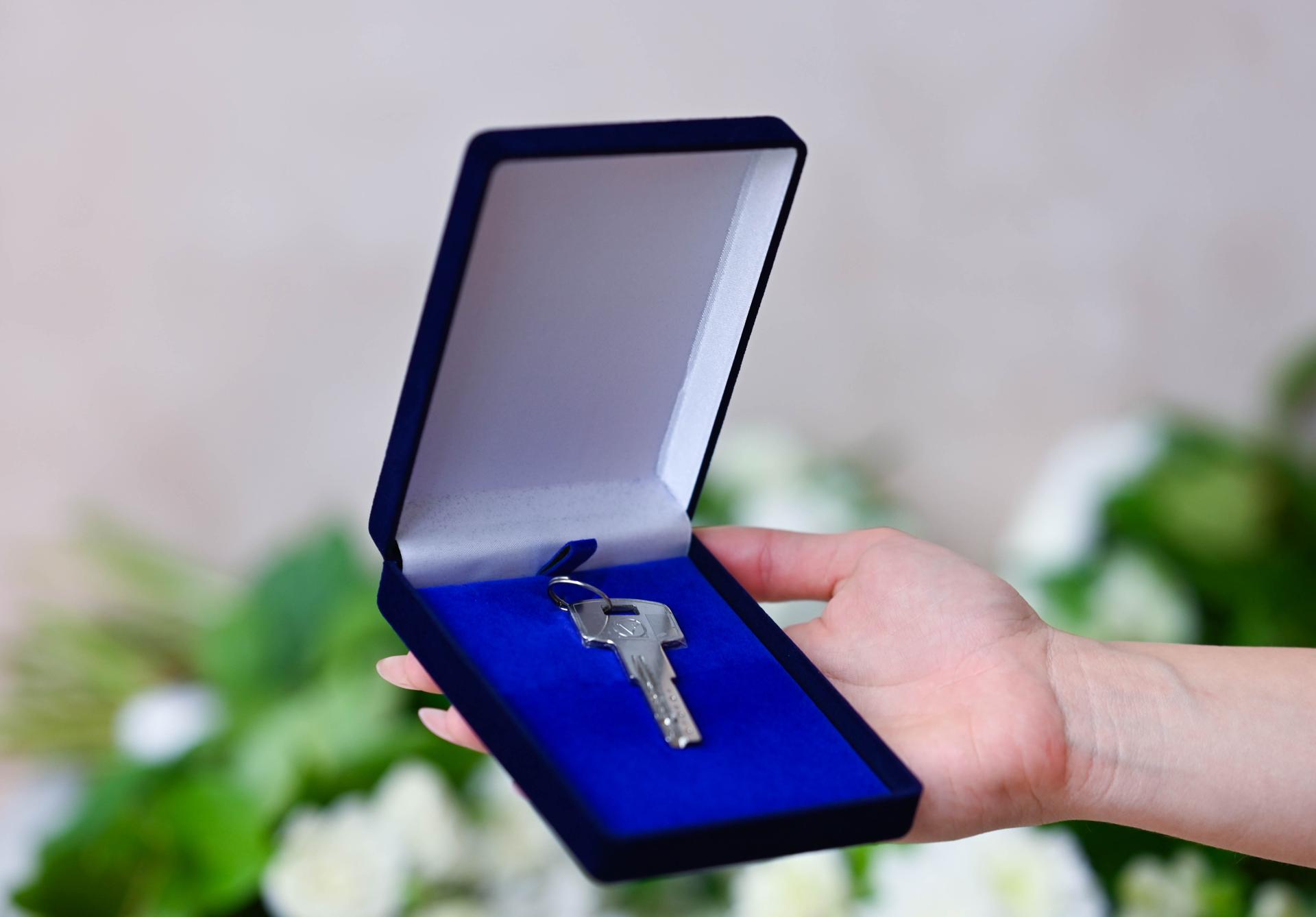 Торжественная церемония вручения ключей от муниципальных квартир состоялась в Центральной библиотеке Ленинского городского округа