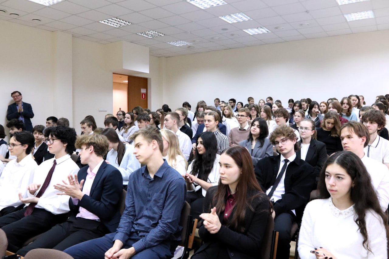 Напутствие от лучших: В Мытищах прошла акция в поддержку выпускников перед ЕГЭ Напутствие от лучших: В Мытищах прошла акция в поддержку выпускников перед ЕГЭ