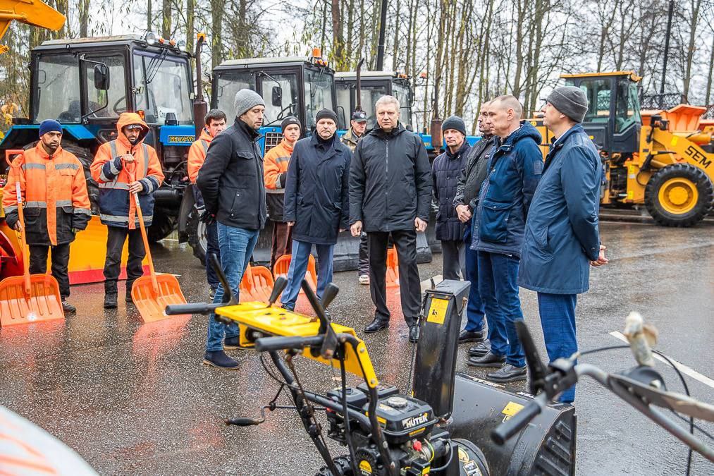 Андрей Иванов: Проверил готовность коммунальной и дорожной техники к зиме в Звенигороде