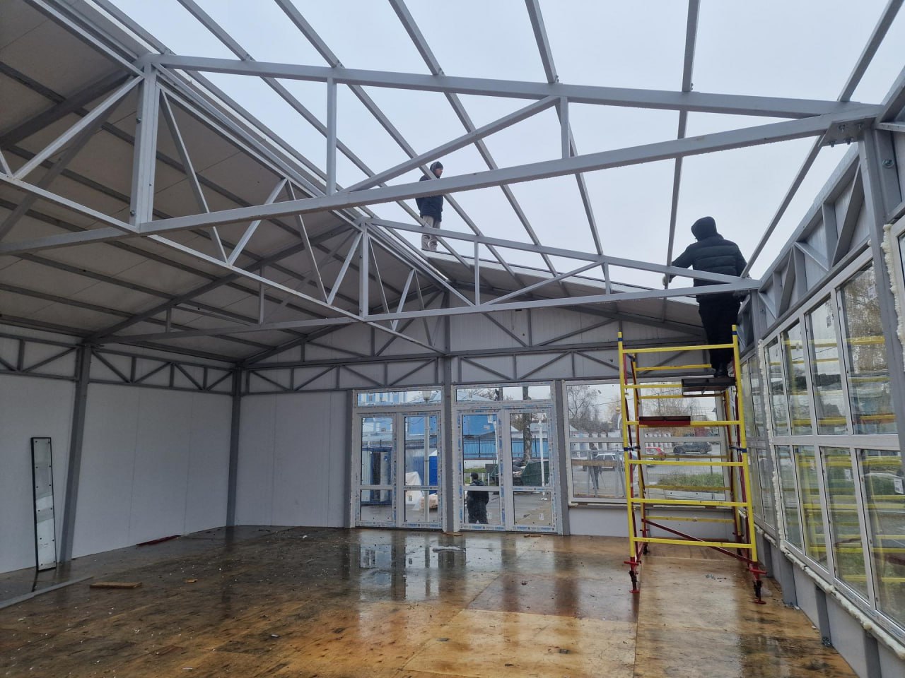 В Воскресенске на 40% построен сезонный каток на Новлянской набережной В Воскресенске на 40% построен сезонный каток на Новлянской набережной