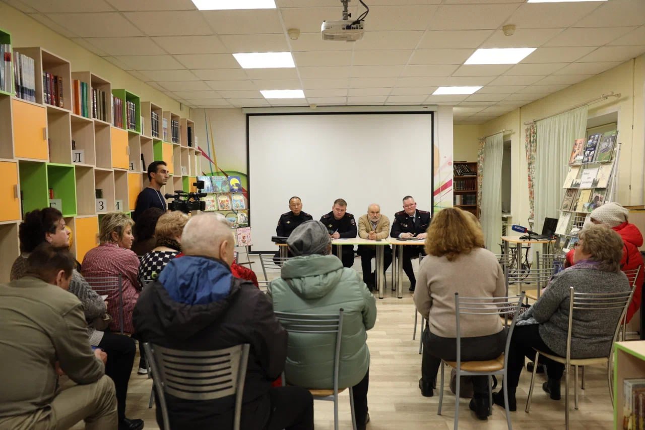 Мытищинцы обсудили безопасность и порядок с полицией и депутатом Мытищинцы обсудили безопасность и порядок с полицией и депутатом