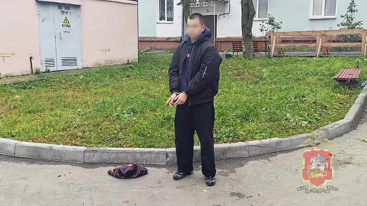 Полиция Подмосковья задержала курьера аферистов, обманувших ветерана Великой Отечественной войны