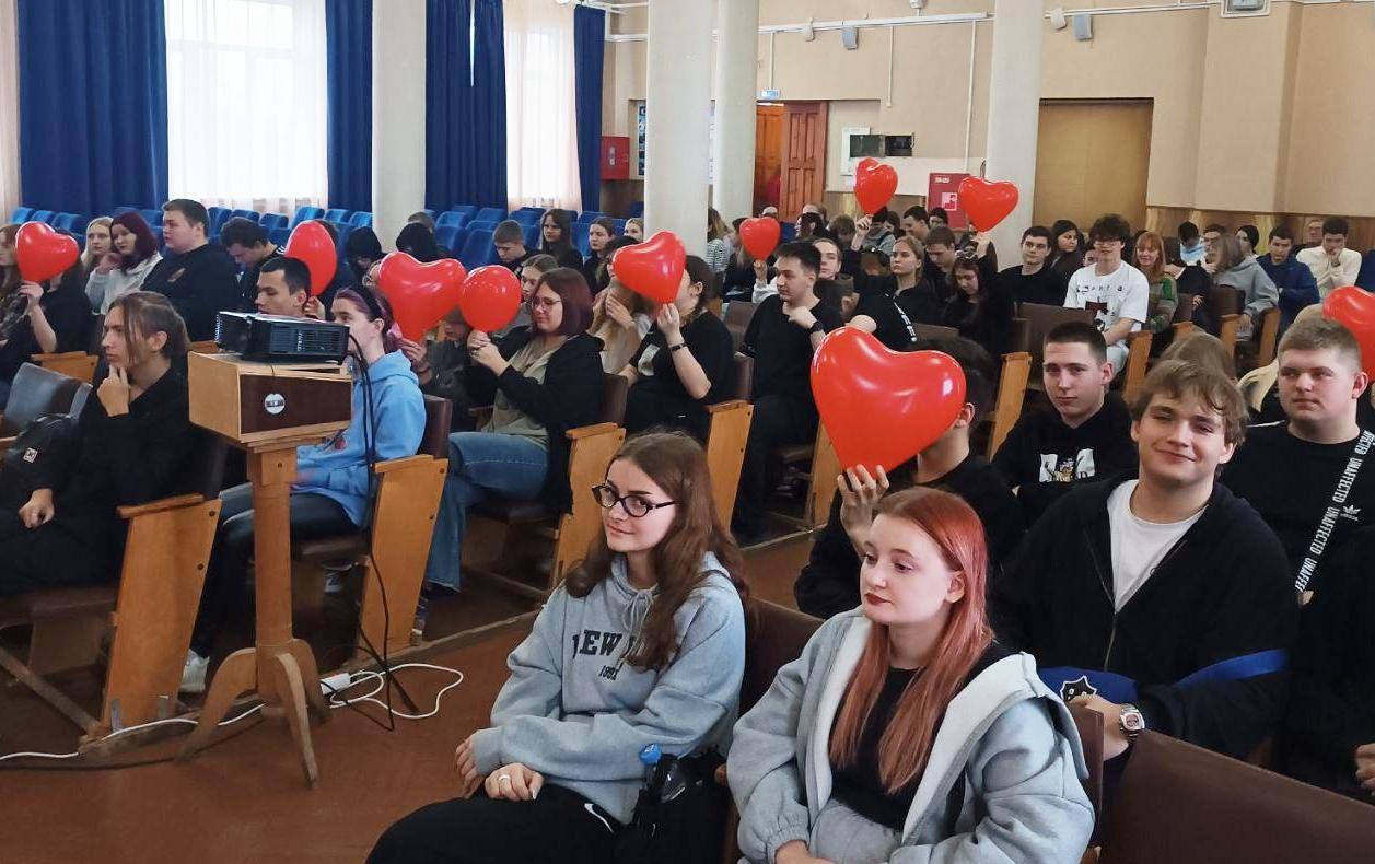 Одна сдача спасет десятки людей: ступинские студенты узнали, как стать донором костного мозга