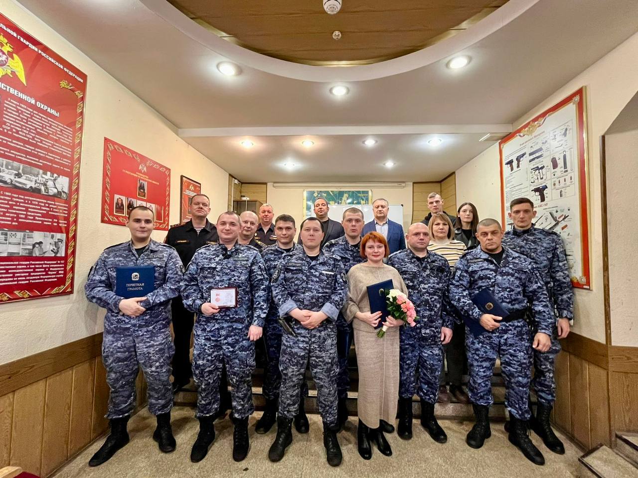73 года на страже порядка — сотрудникам отдела вневедомственной охраны вручили награды в честь профессионального праздника