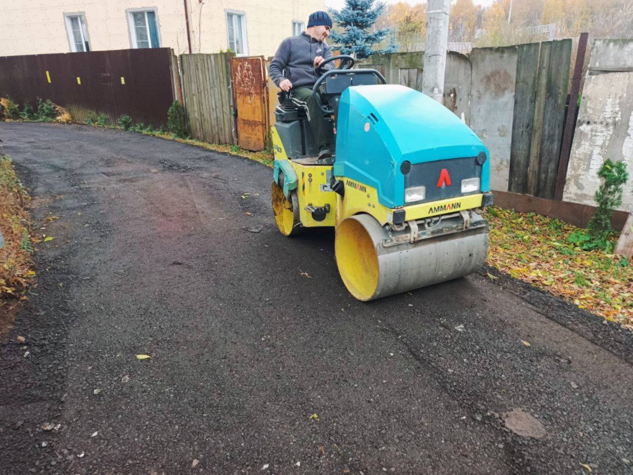 Подсыпку трех участков дорог по просьбам жителей выполнили в поселках Люберец Подсыпку трех участков дорог по просьбам жителей выполнили в поселках Люберец