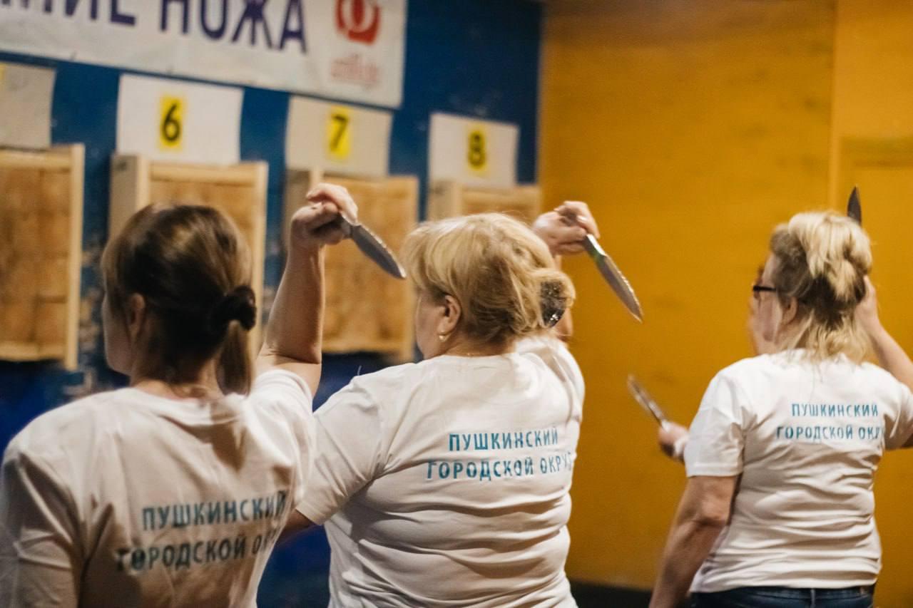 Участники проекта «Активное долголетие» из Пушкино посетили новую для себя активность - спортивное метание ножа