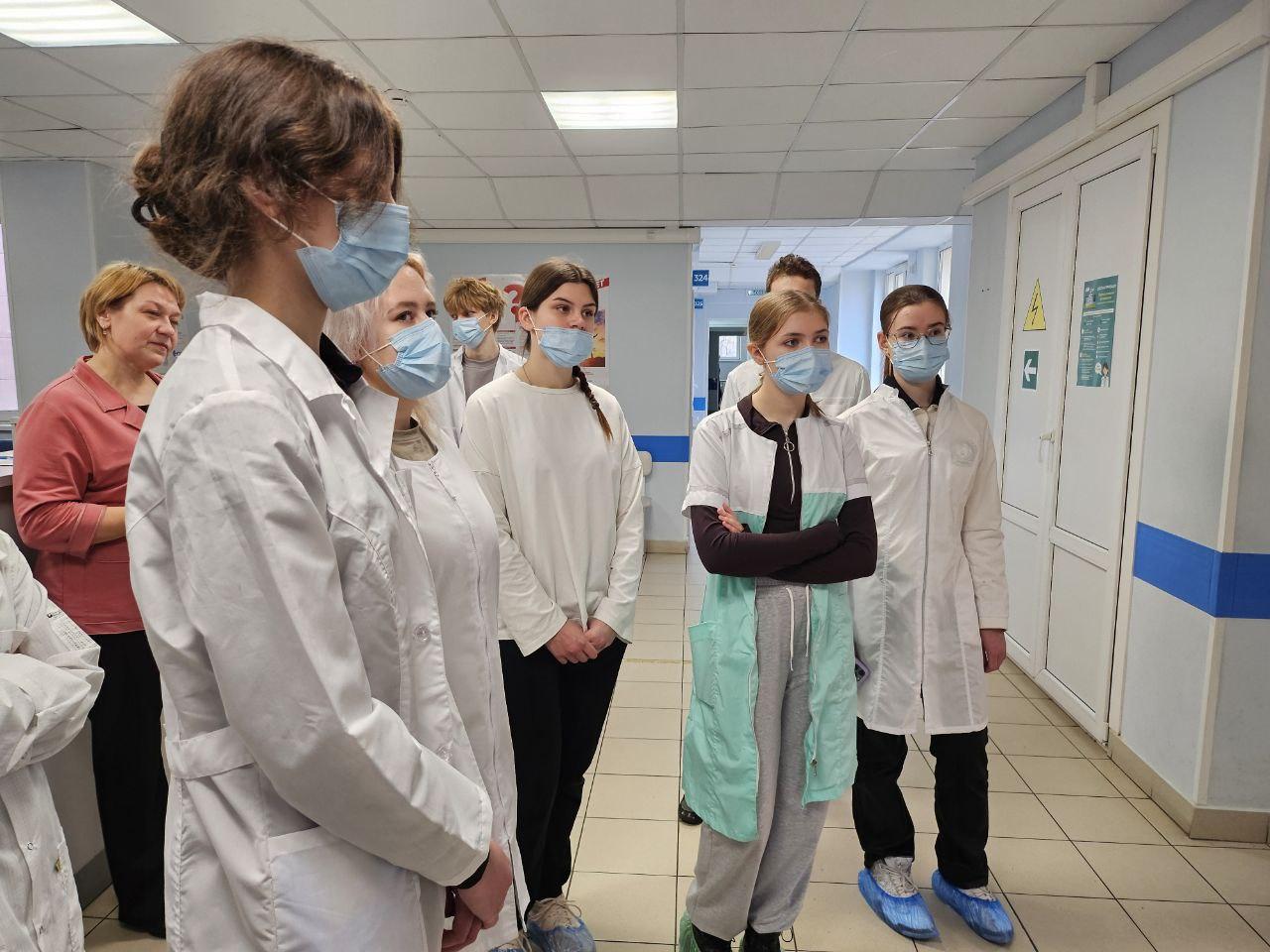 В Раменской больнице прошла экскурсия для учеников медицинских классов В Раменской больнице прошла экскурсия для учеников медицинских классов