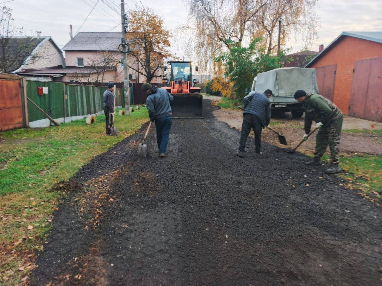 Подсыпку трех участков дорог по просьбам жителей выполнили в поселках Люберец Подсыпку трех участков дорог по просьбам жителей выполнили в поселках Люберец