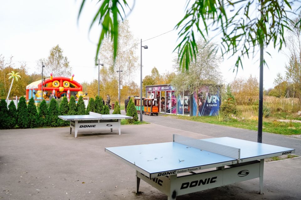 В Городском парке культуры и отдыха г.о.Чехов есть столы для игры в настольный теннис