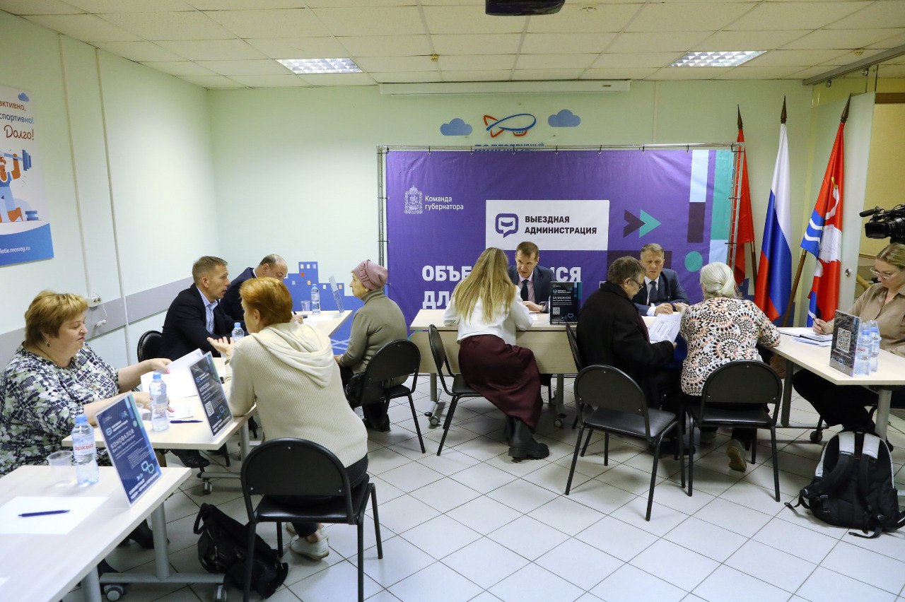 Выездная администрация: в Центре культурно-общественных связей прошёл приём жителей Выездная администрация: в Центре культурно-общественных связей прошёл приём жителей