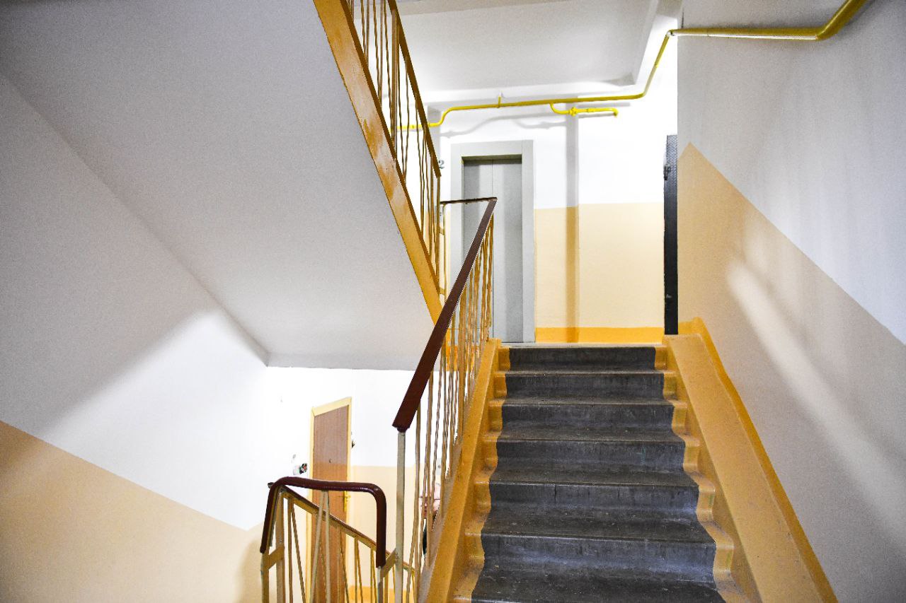 Жители и депутаты проверили итоги работ по ремонту подъездов в микрорайоне Подрезково Жители и депутаты проверили итоги работ по ремонту подъездов в микрорайоне Подрезково