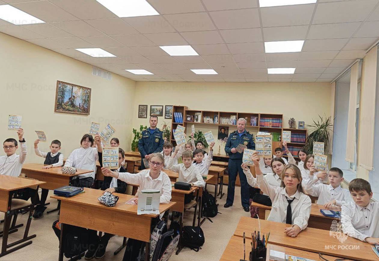 Школьникам Солнечногорска рассказали об опасностях осенних водоемов Школьникам Солнечногорска рассказали об опасностях осенних водоемов