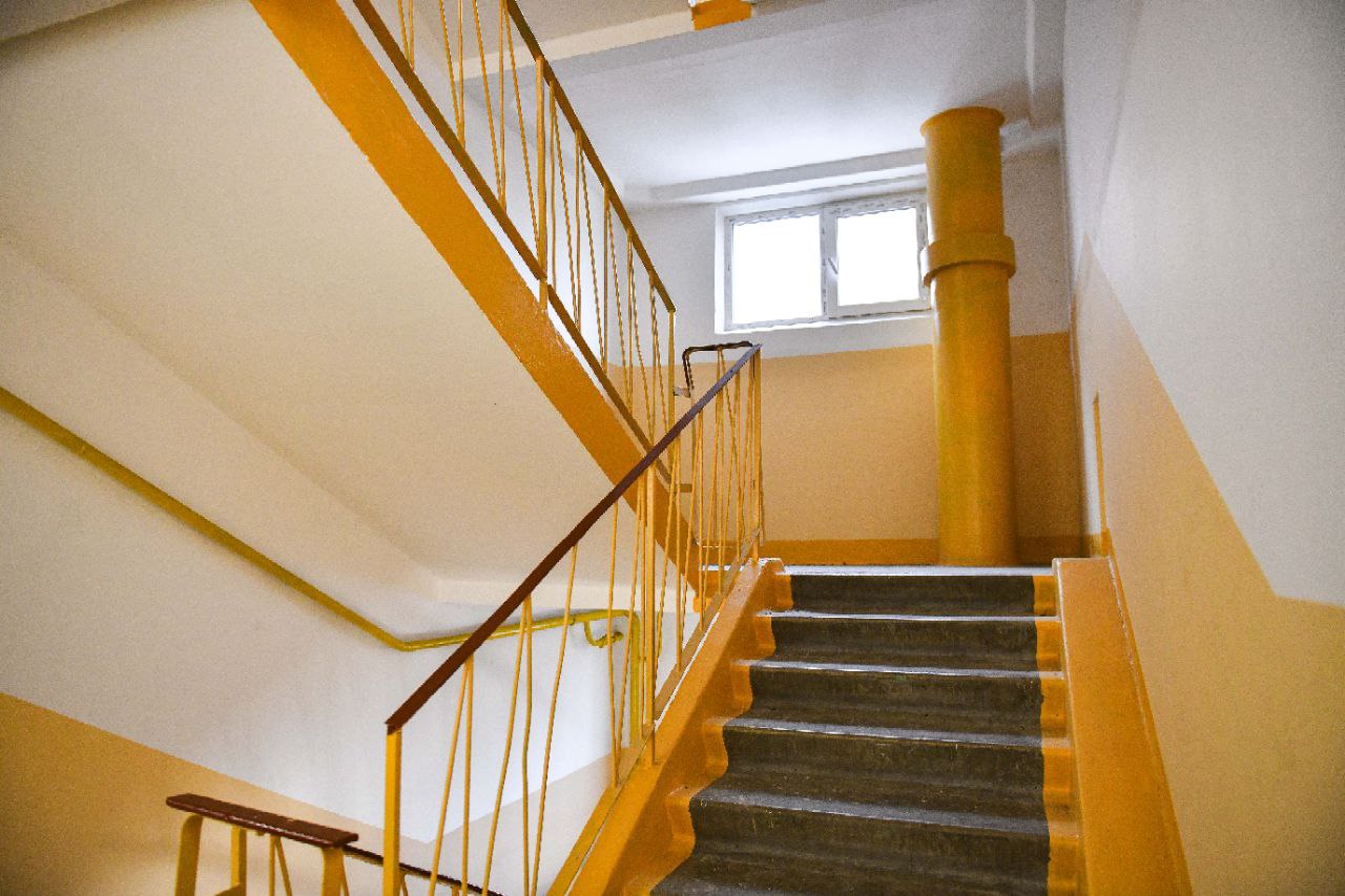 Жители и депутаты проверили итоги работ по ремонту подъездов в микрорайоне Подрезково Жители и депутаты проверили итоги работ по ремонту подъездов в микрорайоне Подрезково