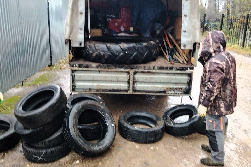 В Мытищах ликвидировали несанкционированную свалку автомобильных шин