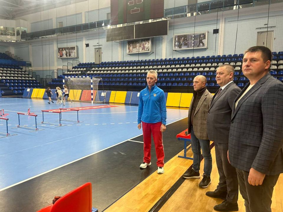 Сегодня посетил тренировку спортивной школы «Витязь» им. В.И. Васильева» по лёгкой атлетике, которая прошла во Дворце спорта «Олимпийский» им. В.С. Максимова» под руководством Александра и Натальи Пятаевых