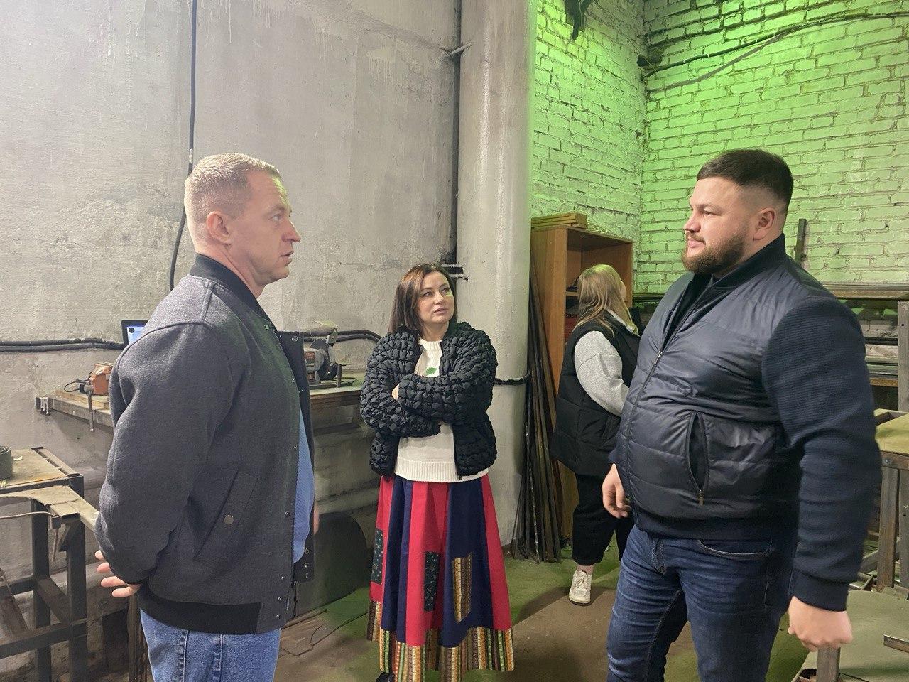 Новый год к нам мчится.... С каждым годом приближение Нового года в Пушкинском становится все более ощутимым благодаря стараниям сотрудников МКУ «Пушгорхоз». Уже не первый год они радуют жителей уникальными малыми... Новый год к нам мчится.... С каждым годом приближение Нового года в Пушкинском становится все более ощутимым благодаря стараниям сотрудников МКУ «Пушгорхоз». Уже не первый год они радуют жителей уникальными малыми...