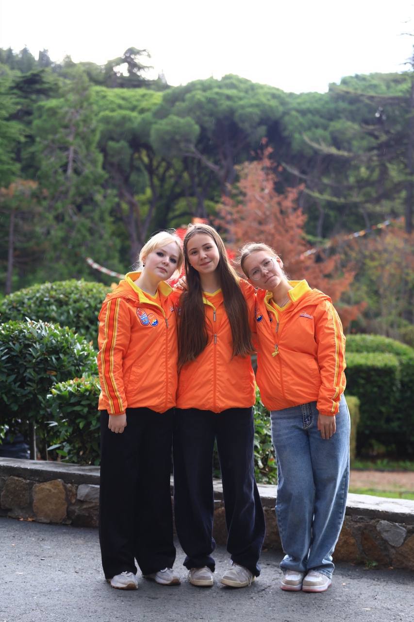 Совсем недавно закончилась самая яркая 11 смена в МДЦ «Артек» Активистка Движения Первых МБОУ СШ №10 имени С.Н. Воронина Дарья Дерзновенко побывала в лагере в награду за победу в конкурсе «Вектор успеха - 2025» В детском... Совсем недавно закончилась самая яркая 11 смена в МДЦ «Артек» Активистка Движения Первых МБОУ СШ №10 имени С.Н. Воронина Дарья Дерзновенко побывала в лагере в награду за победу в конкурсе «Вектор успеха - 2025» В детском...