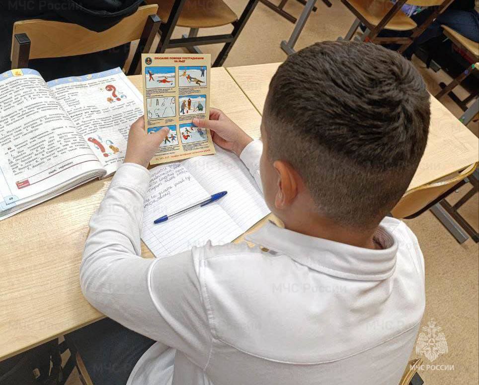 Школьникам Солнечногорска рассказали об опасностях осенних водоемов Школьникам Солнечногорска рассказали об опасностях осенних водоемов