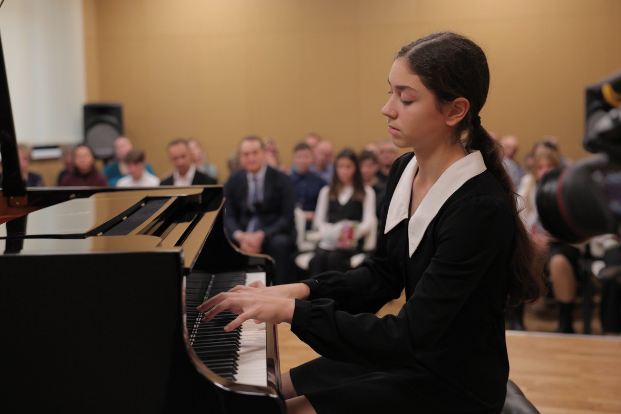 Школьники Королёва впервые получили паспорта гражданина России Школьники Королёва впервые получили паспорта гражданина России