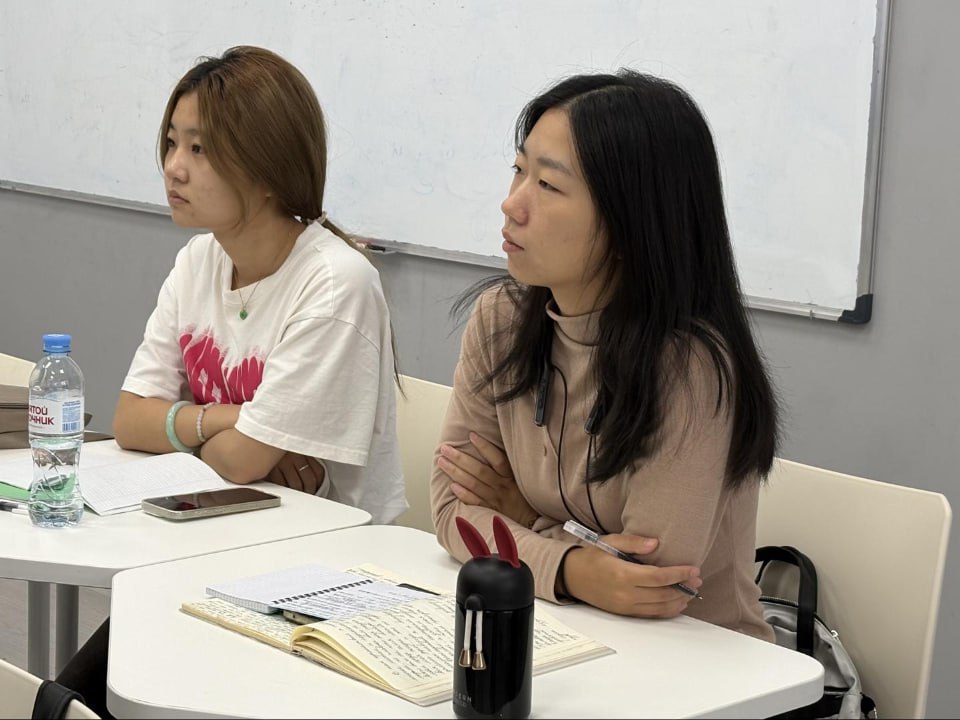 Программа академического обмена ГСГУ объединяет студентов России и Китая, способствует не только изучению языков, знакомству с культурой другой страны, но и установлению дружеских связей среди молодежи Программа академического обмена ГСГУ объединяет студентов России и Китая, способствует не только изучению языков, знакомству с культурой другой страны, но и установлению дружеских связей среди молодежи