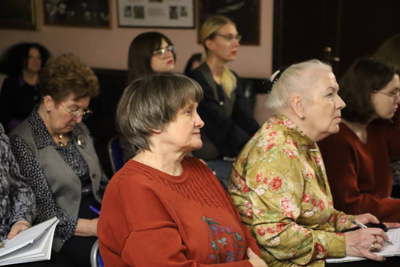 Детская художественная школа имени А.А. Бузовкина в Серпухове вновь служит площадкой для повышения квалификации преподавателей изобразительного искусства из всего Подмосковья Детская художественная школа имени А.А. Бузовкина в Серпухове вновь служит площадкой для повышения квалификации преподавателей изобразительного искусства из всего Подмосковья