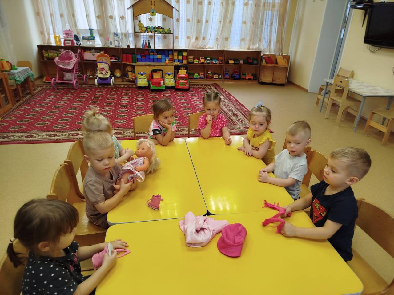 Развитие речи. Тема: «Осенняя одежда» Развитие речи. Тема: «Осенняя одежда»