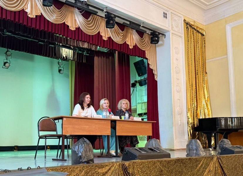 Встреча для иностранных работников в ГЦНТиД «Лепсе» Встреча для иностранных работников в ГЦНТиД «Лепсе»