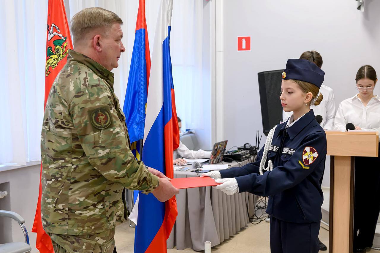 В школе №18 имени Подольских курсантов более 30 учеников посвятили в кадеты В школе №18 имени Подольских курсантов более 30 учеников посвятили в кадеты