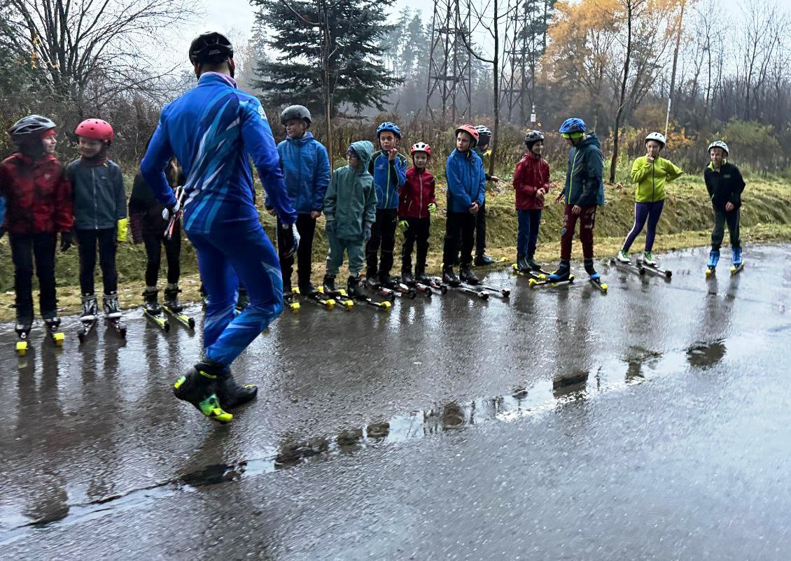 29 октября для воспитанников спортшколы «Ивантеевка» прошел по-настоящему ценный мастер-класс по лыжным гонкам 29 октября для воспитанников спортшколы «Ивантеевка» прошел по-настоящему ценный мастер-класс по лыжным гонкам