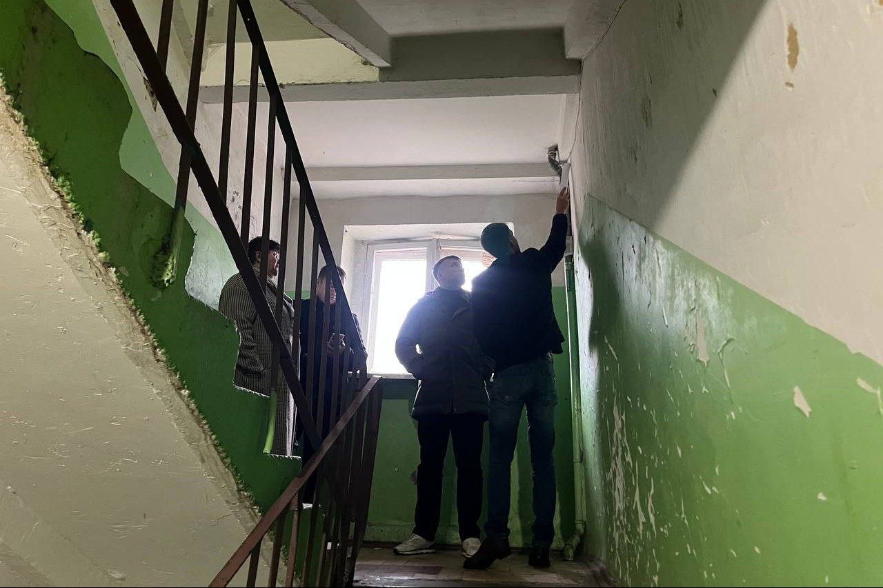 Выехал на ул. Серпуховскую, 26. В августе мы с жителями и управляющей компанией разбирали накопившиеся проблемы этого дома Выехал на ул. Серпуховскую, 26. В августе мы с жителями и управляющей компанией разбирали накопившиеся проблемы этого дома