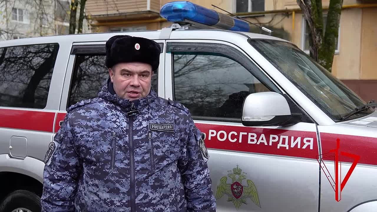 Росгвардейцы помогли эвакуировать людей при пожаре в многоквартирном доме в Подмосковье