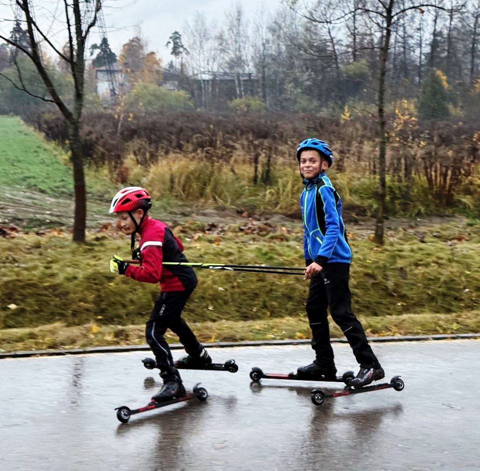 29 октября для воспитанников спортшколы «Ивантеевка» прошел по-настоящему ценный мастер-класс по лыжным гонкам 29 октября для воспитанников спортшколы «Ивантеевка» прошел по-настоящему ценный мастер-класс по лыжным гонкам