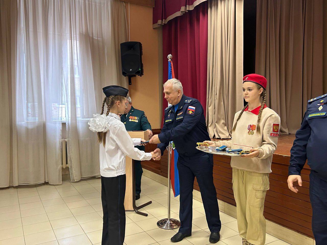 Сегодня в торжественной обстановке девчонкам и мальчишкам 5 «К» класса Гимназии № 2 муниципального округа Чехов было присвоено почетное звание «Предкадет» Сегодня в торжественной обстановке девчонкам и мальчишкам 5 «К» класса Гимназии № 2 муниципального округа Чехов было присвоено почетное звание «Предкадет»