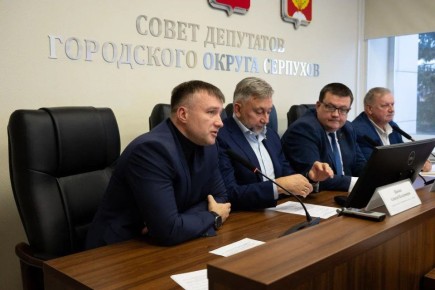 Сегодня с депутатами Московской областной думы Олегом Жолобовым и Андреем Голубевым, Председателем Совета депутатов Михаилом Шульгой встретился с депутатским активом «Единой России»