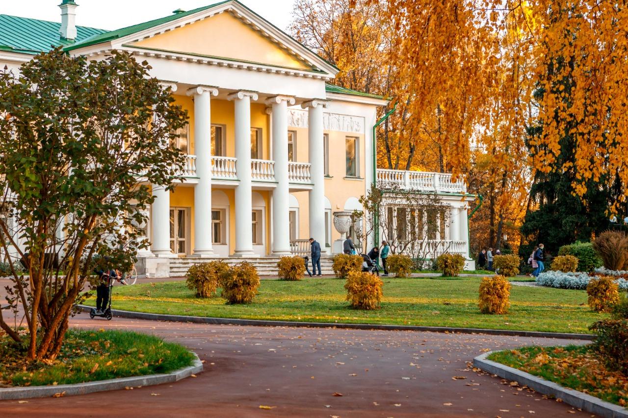 3ноября 2025 года в государственном историческом музее-заповеднике «Горки Ленинские» состоится открытие выставки «Жолтовский. Сукоян. Горки», посвященной творчеству выдающегося русского и советского архитектора Ивана...