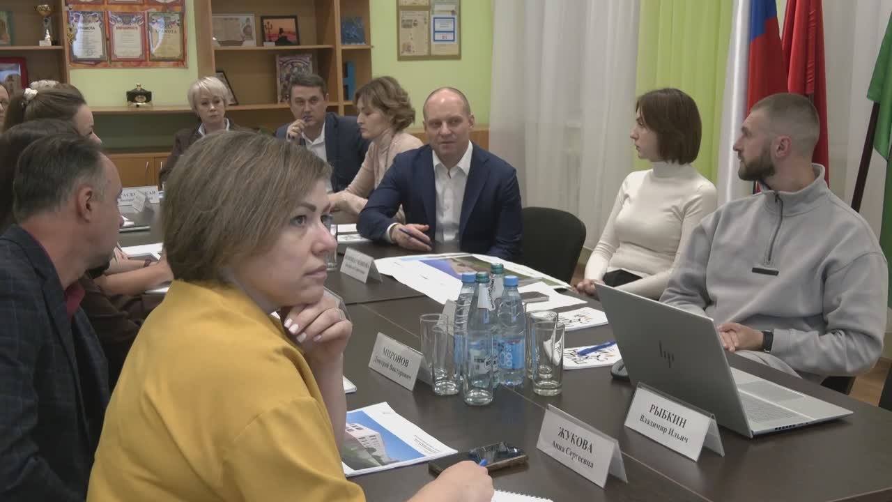 Максим Красноцветов: Сегодня провели встречу по вопросу возведения пристройки на 350 мест к
