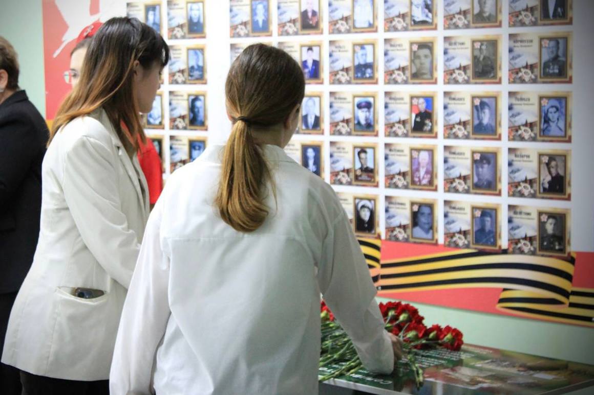 В Щёлковской гимназии №6 открыли «Парту Героя» В Щёлковской гимназии №6 открыли «Парту Героя»