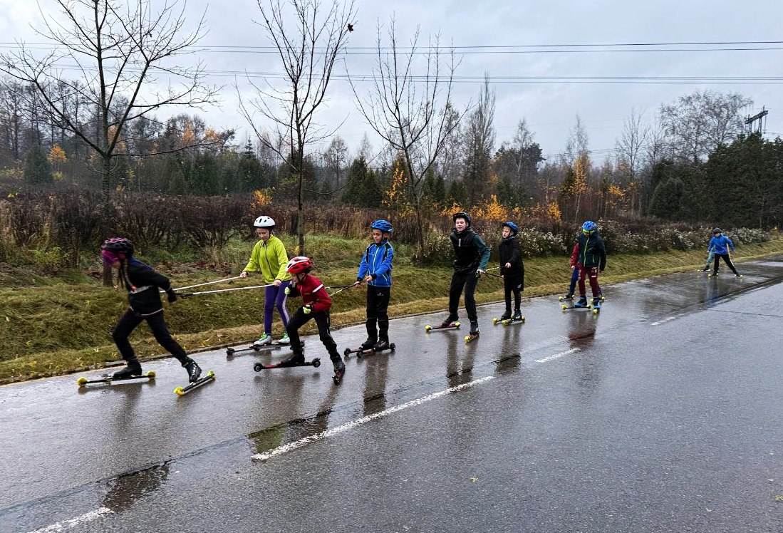 29 октября для воспитанников спортшколы «Ивантеевка» прошел по-настоящему ценный мастер-класс по лыжным гонкам 29 октября для воспитанников спортшколы «Ивантеевка» прошел по-настоящему ценный мастер-класс по лыжным гонкам