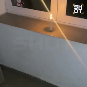 Вот такая романтическая атмосфера при свечах сейчас в подмосковном ЖК «Императорские Мытищи», где уже более пяти часов нет электричества