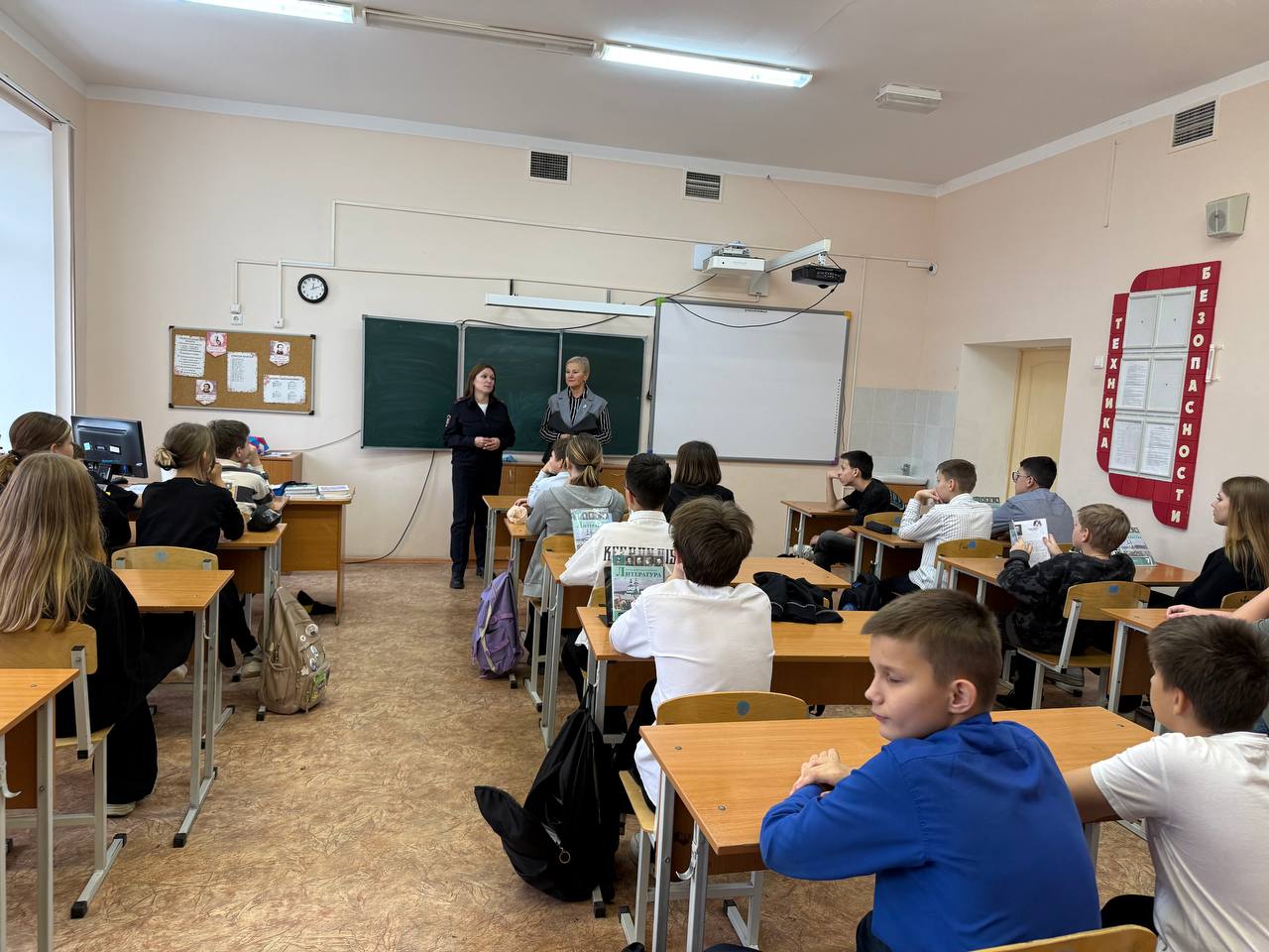 В "Образовательном центре № 2" г. Красноармейск провели профилактическую беседу с учениками по правилам безопасности на объектах транспортной инфраструктуры В "Образовательном центре № 2" г. Красноармейск провели профилактическую беседу с учениками по правилам безопасности на объектах транспортной инфраструктуры