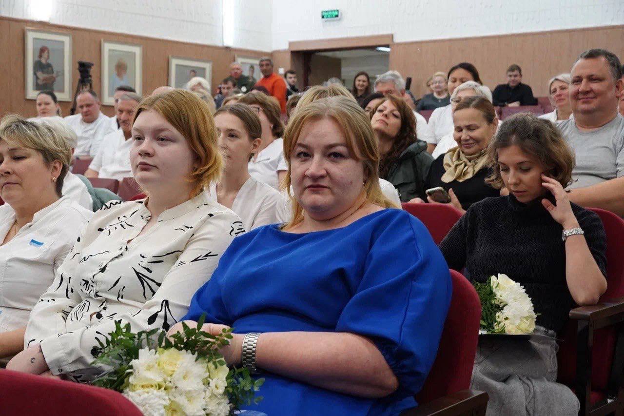 Анна Цивилева: Вручила ключи от новых квартир военнослужащим, а также медицинскому персоналу филиала № 3 Главного военного клинического госпиталя им. Н. Н. Бурденко Минобороны РФ в подмосковной Балашихе Анна Цивилева: Вручила ключи от новых квартир военнослужащим, а также медицинскому персоналу филиала № 3 Главного военного клинического госпиталя им. Н. Н. Бурденко Минобороны РФ в подмосковной Балашихе