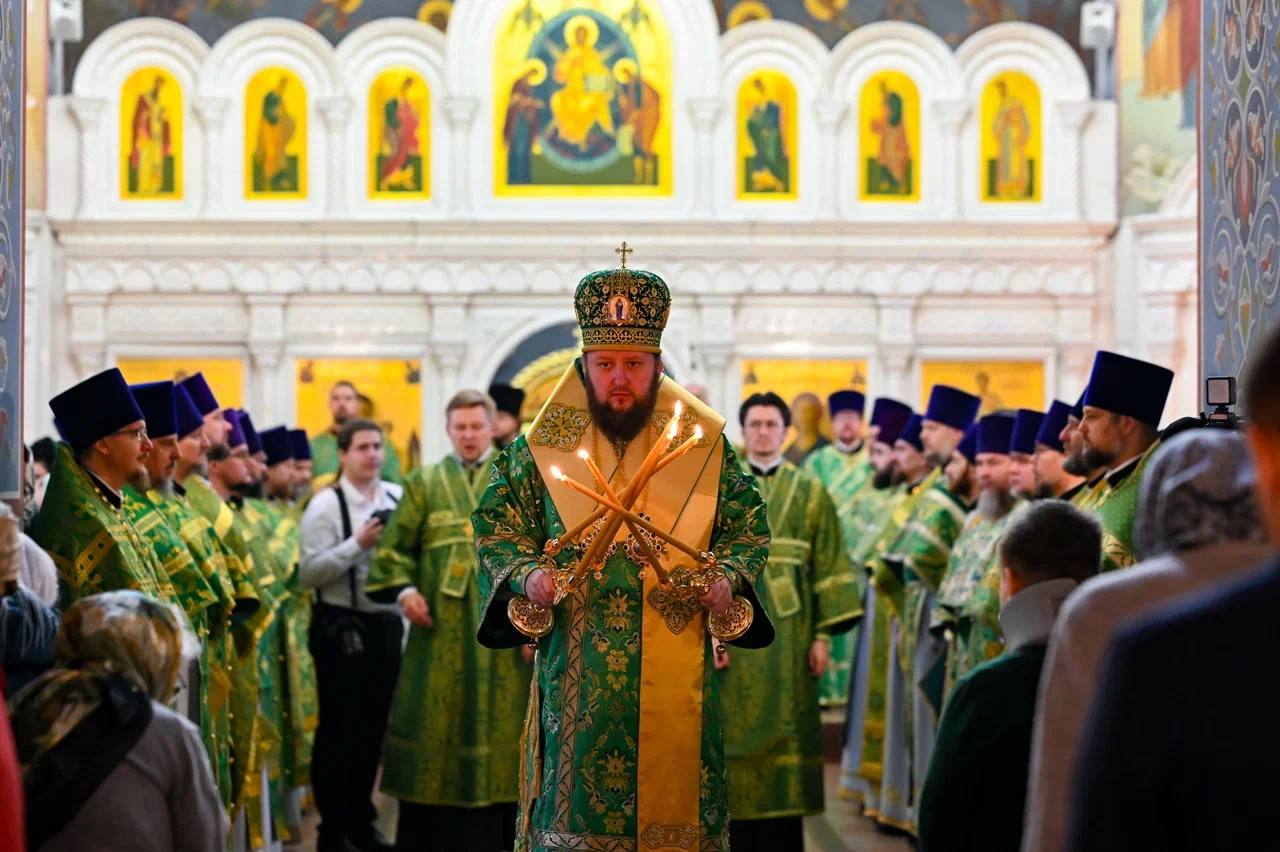 Станислав Каторов: В день почитания святого Иосифа Волоцкого совместно с депутатами Совета депутатов Ленинского округа присутствовали на богослужении, которое возглавил Архиепископ Аксий в храме Преподобного Иосифа Волоцкого... Станислав Каторов: В день почитания святого Иосифа Волоцкого совместно с депутатами Совета депутатов Ленинского округа присутствовали на богослужении, которое возглавил Архиепископ Аксий в храме Преподобного Иосифа Волоцкого...