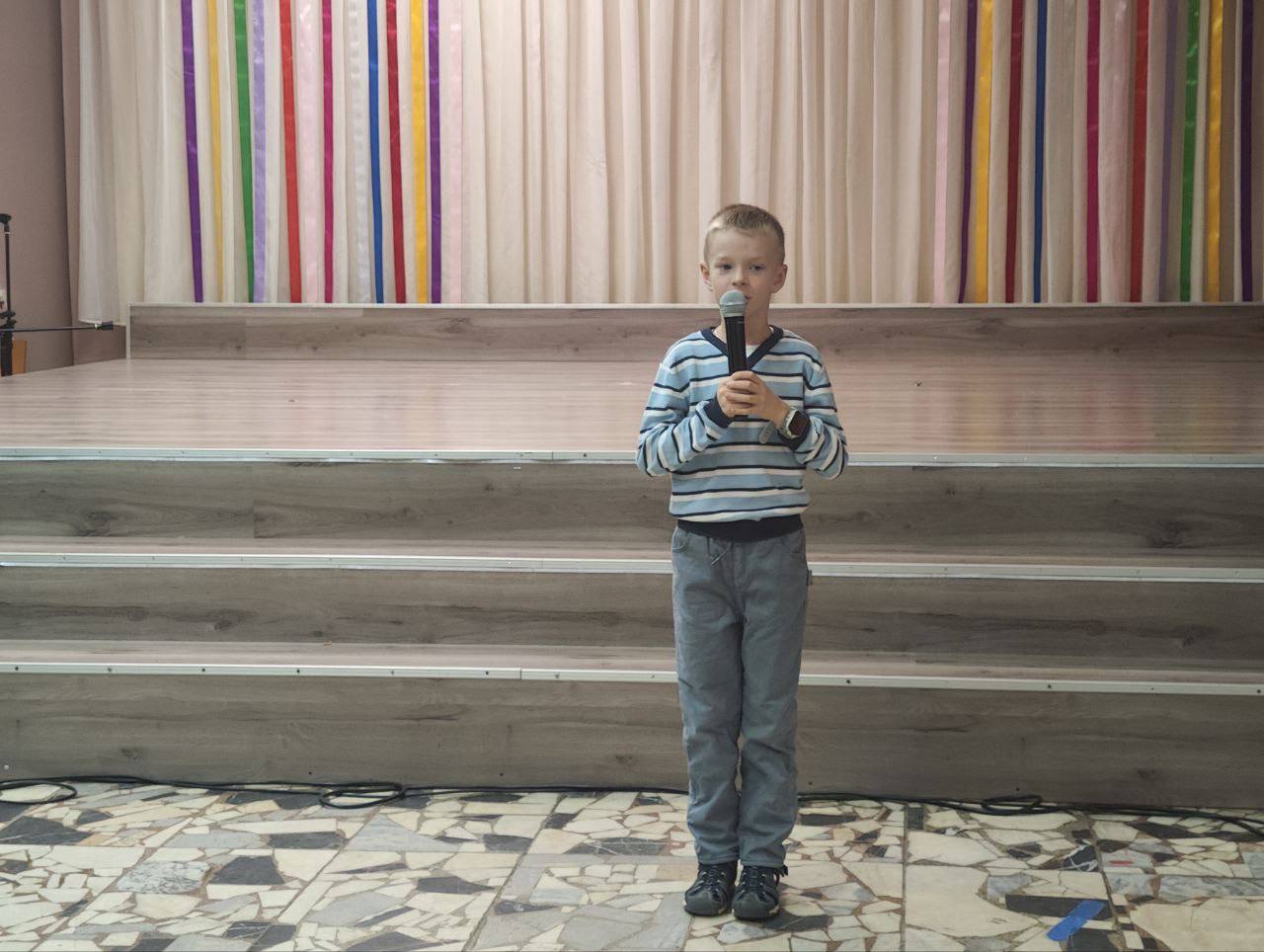 Вчера в Доме культуры «Фортуна» состоялся конкурс чтецов «Наизусть», посвященный Есенинскому празднику поэзии Вчера в Доме культуры «Фортуна» состоялся конкурс чтецов «Наизусть», посвященный Есенинскому празднику поэзии