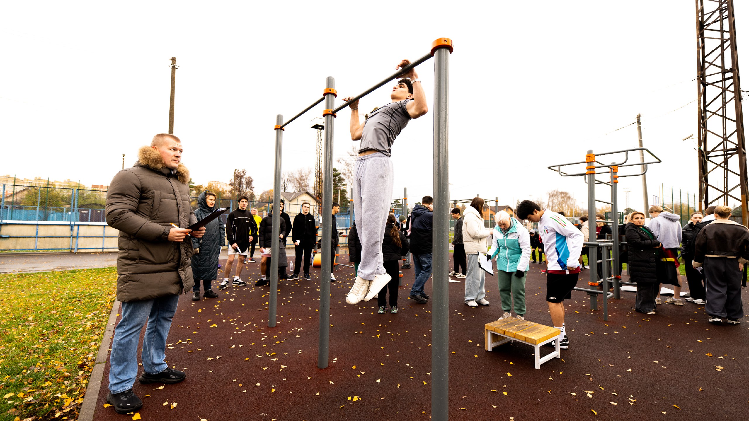 Более 50-ти учащихся старших классов выполнили нормы ГТО на стадионе "Электрон" в Люберцах Более 50-ти учащихся старших классов выполнили нормы ГТО на стадионе "Электрон" в Люберцах