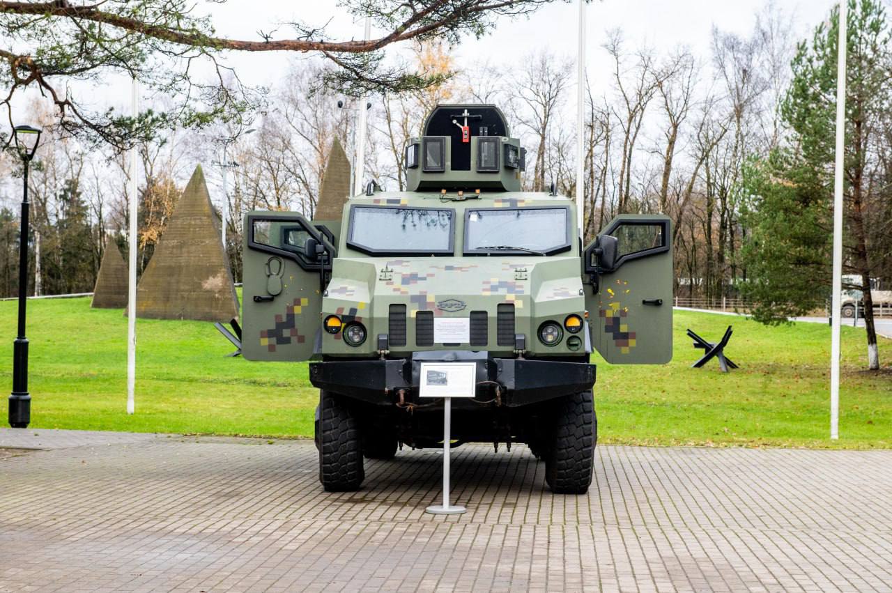 Татьяна Витушева: Передали в наш Ленино-Снегирёвский военно-исторический музей один из самых крупных трофеев - бронеавтомобиль «Варта» 44 MRAP Татьяна Витушева: Передали в наш Ленино-Снегирёвский военно-исторический музей один из самых крупных трофеев - бронеавтомобиль «Варта» 44 MRAP