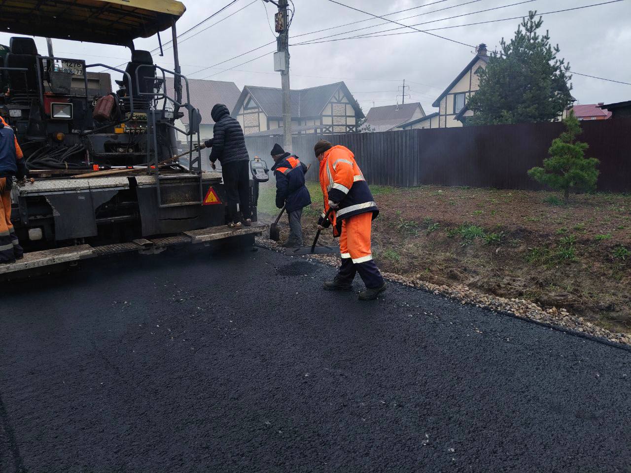 В Сергиево-Посадском округе начали асфальтировать Черниговскую улицу В Сергиево-Посадском округе начали асфальтировать Черниговскую улицу