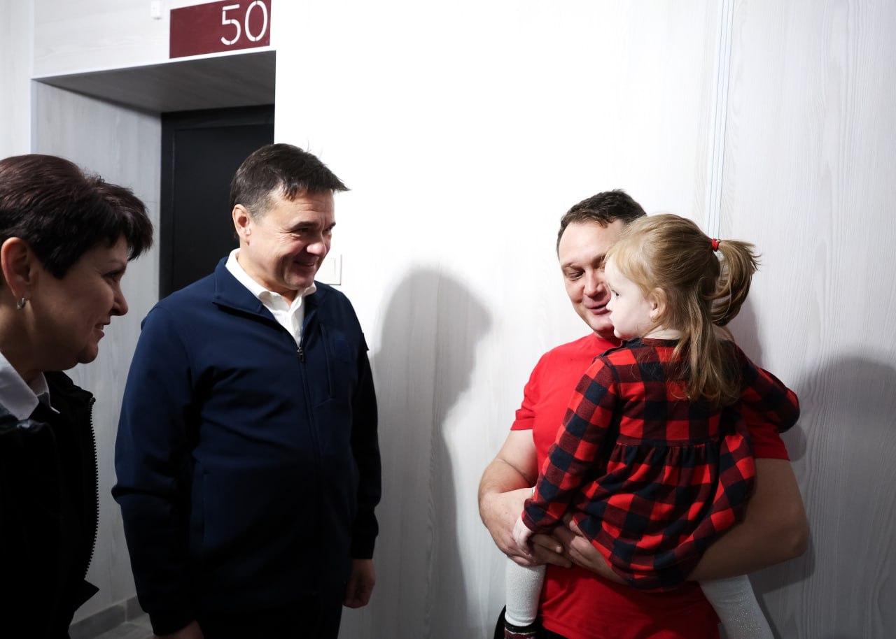 Андрей Воробьев: В Волоколамске встретился с переселенцами из аварийного жилья Андрей Воробьев: В Волоколамске встретился с переселенцами из аварийного жилья