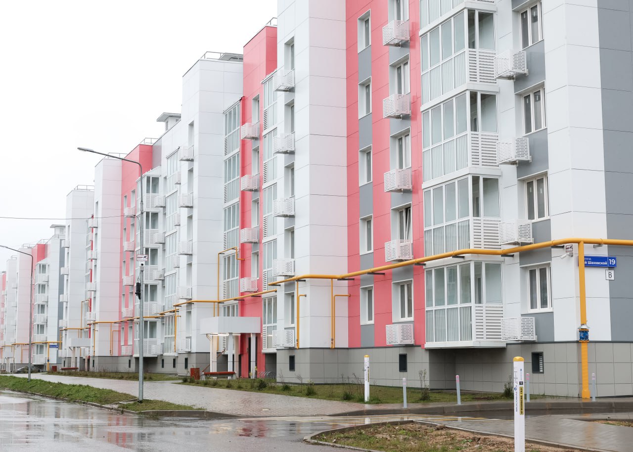 Андрей Воробьев: В Волоколамске встретился с переселенцами из аварийного жилья Андрей Воробьев: В Волоколамске встретился с переселенцами из аварийного жилья