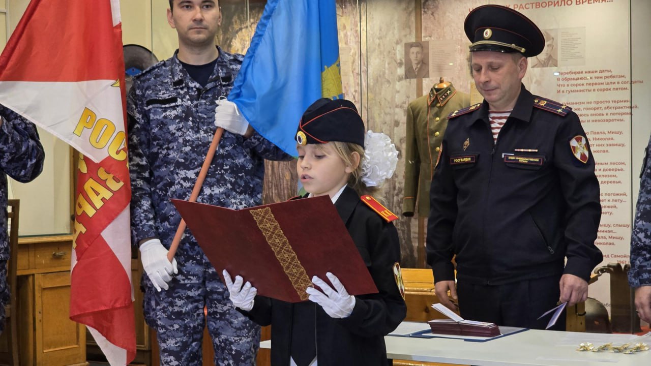 Торжественную присягу приняли первые кадеты Сергиевской школы Торжественную присягу приняли первые кадеты Сергиевской школы